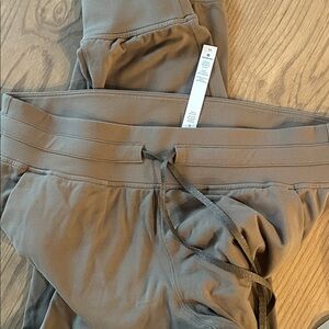 Lululemon joggers size 10 LIKE NEW